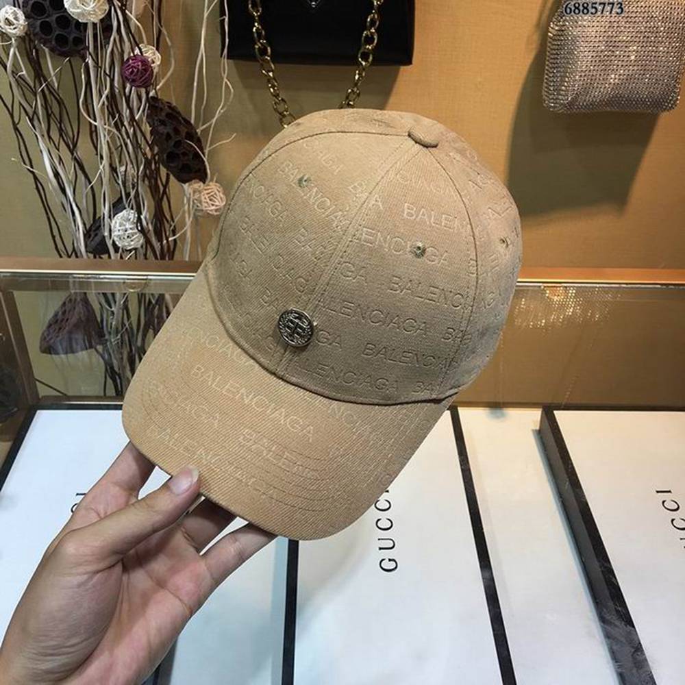 Ba*len*cia*ga hat
